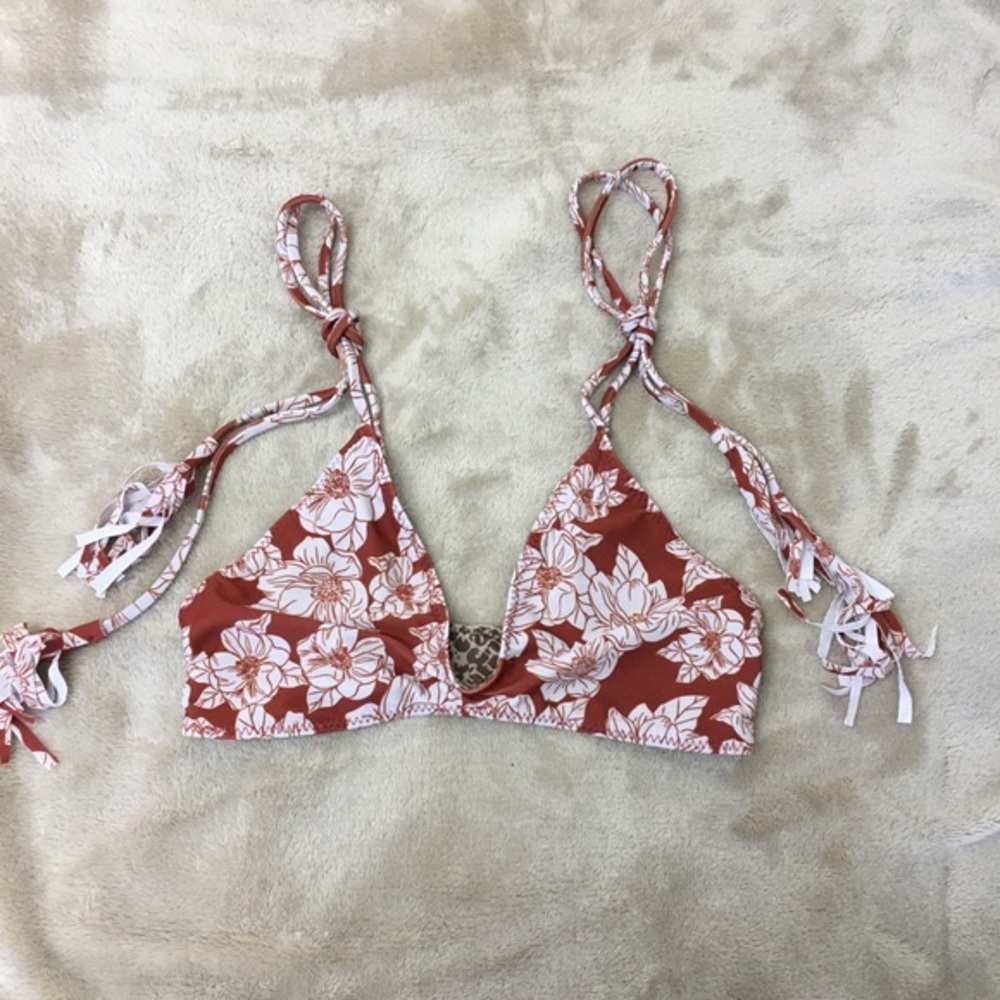 Acacia Rusted magnolia top